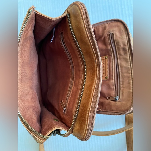 Fossil Explorer Crossbody Natural Tan - Picture 9 of 14